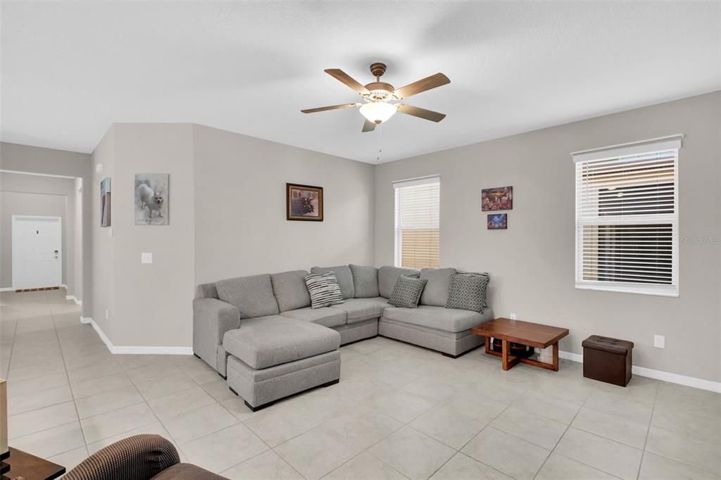 For Sale: $319,000 (3 beds, 2 baths, 1627 Square Feet)