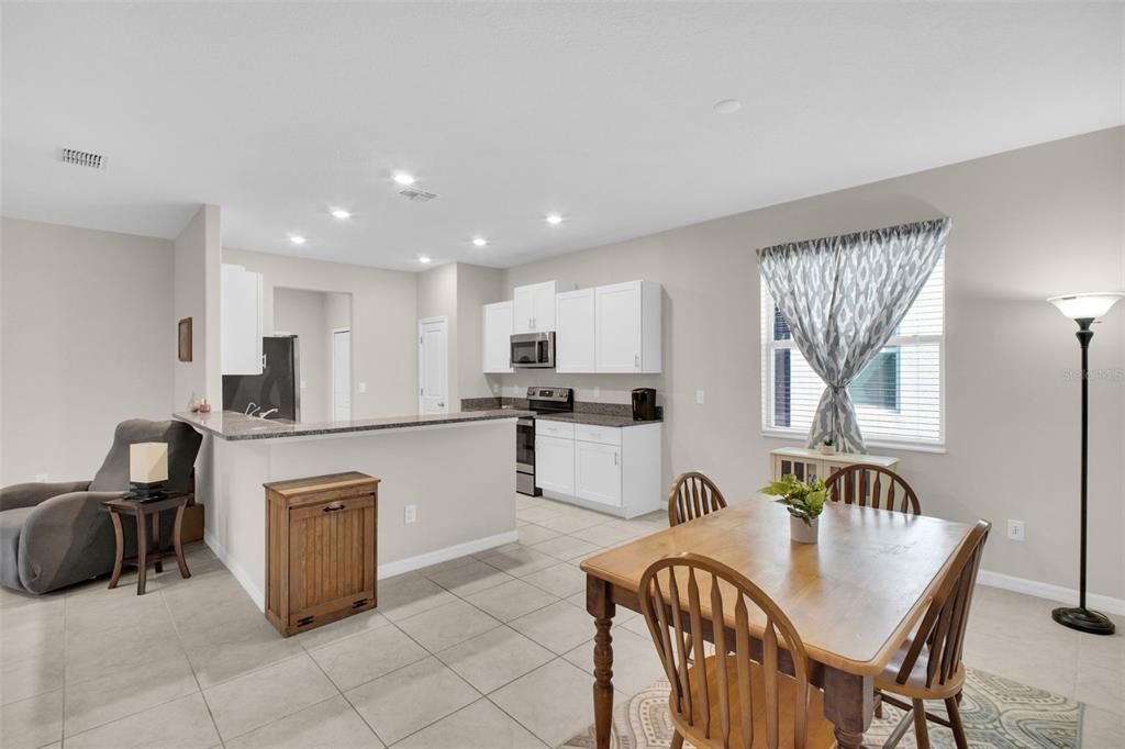 For Sale: $319,000 (3 beds, 2 baths, 1627 Square Feet)