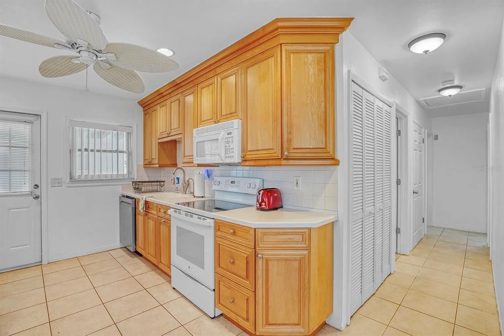 For Sale: $646,850 (3 beds, 2 baths, 1300 Square Feet)