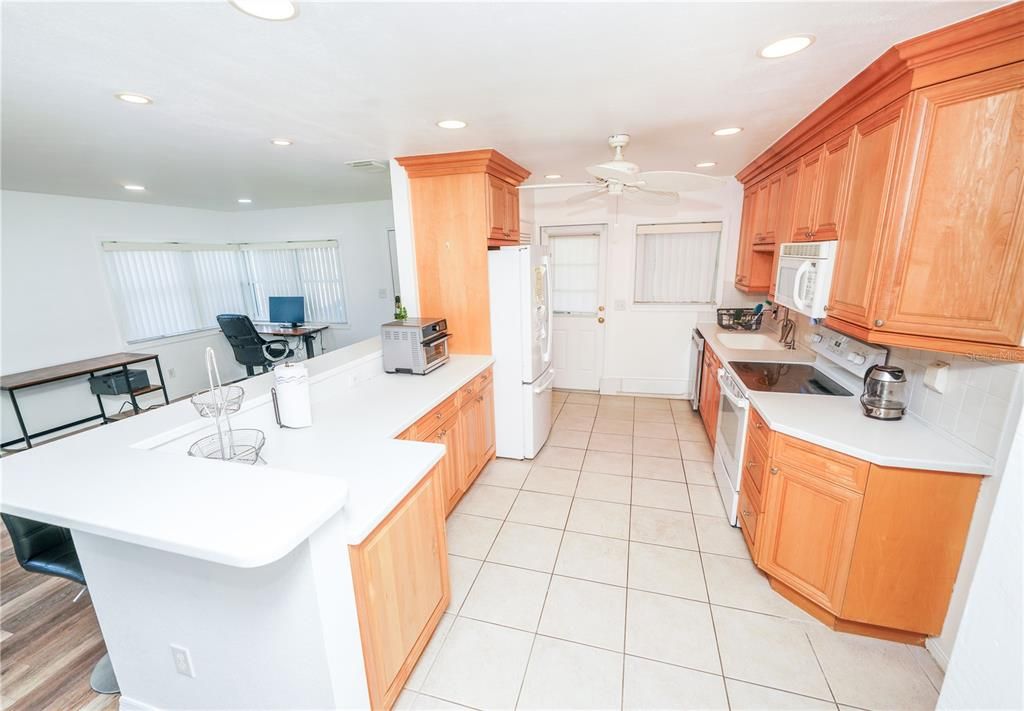 For Sale: $646,850 (3 beds, 2 baths, 1300 Square Feet)
