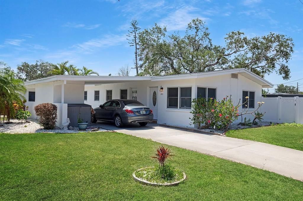 For Sale: $646,850 (3 beds, 2 baths, 1300 Square Feet)