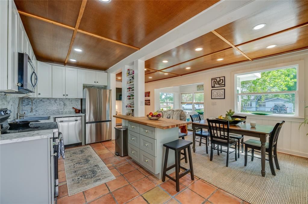 Active With Contract: $275,000 (3 beds, 2 baths, 1092 Square Feet)