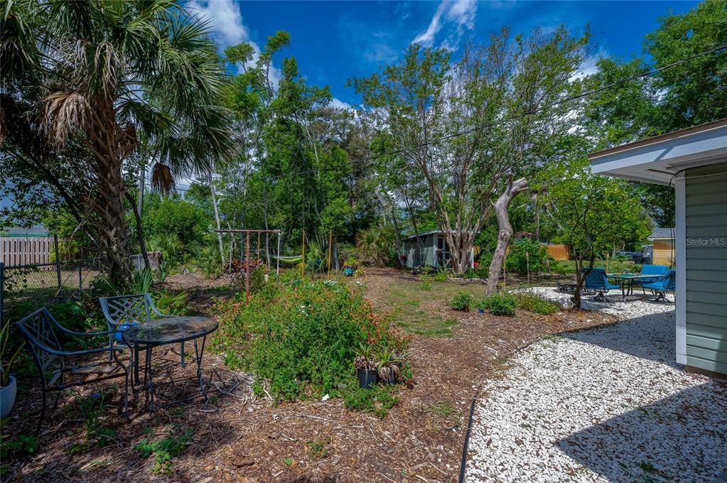Active With Contract: $275,000 (3 beds, 2 baths, 1092 Square Feet)