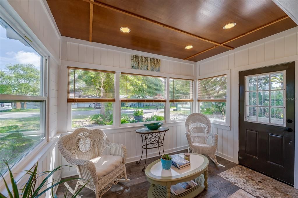 Active With Contract: $275,000 (3 beds, 2 baths, 1092 Square Feet)