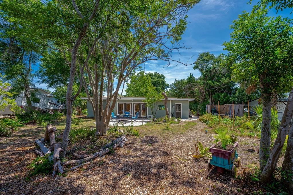 Active With Contract: $275,000 (3 beds, 2 baths, 1092 Square Feet)