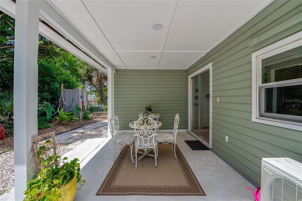 Active With Contract: $275,000 (3 beds, 2 baths, 1092 Square Feet)