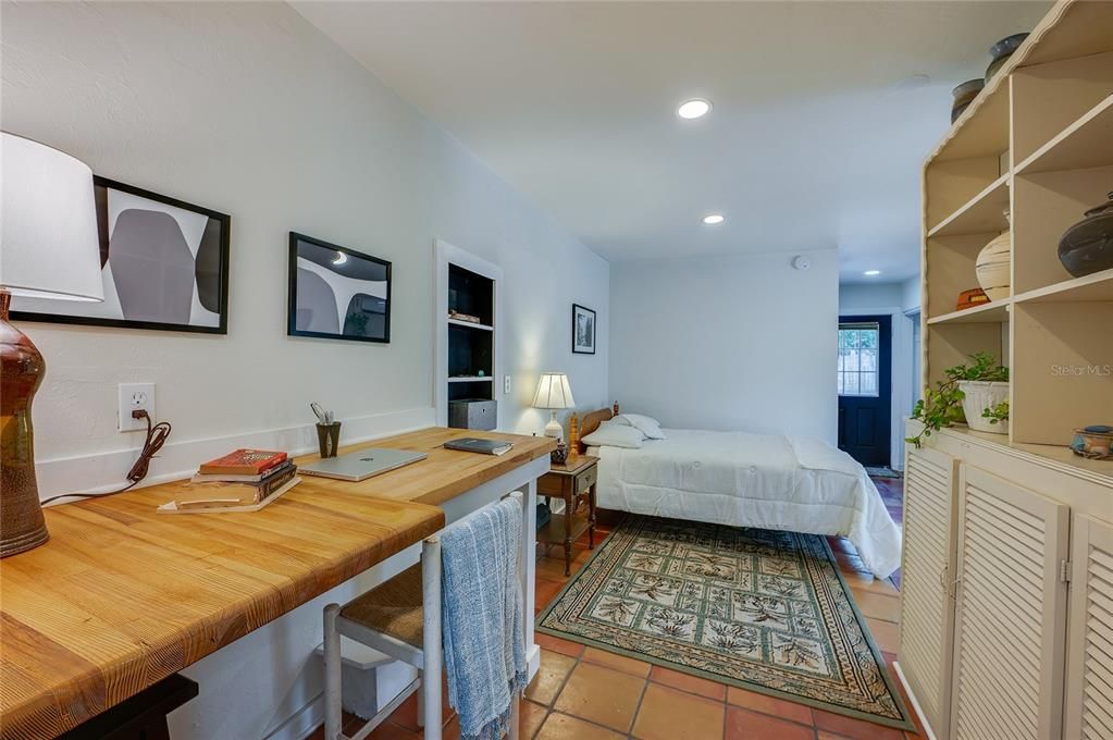 Active With Contract: $275,000 (3 beds, 2 baths, 1092 Square Feet)