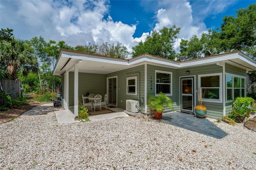 Active With Contract: $275,000 (3 beds, 2 baths, 1092 Square Feet)