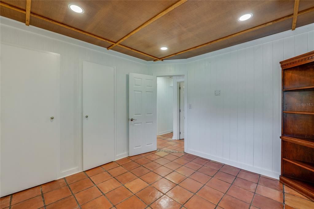 Active With Contract: $275,000 (3 beds, 2 baths, 1092 Square Feet)
