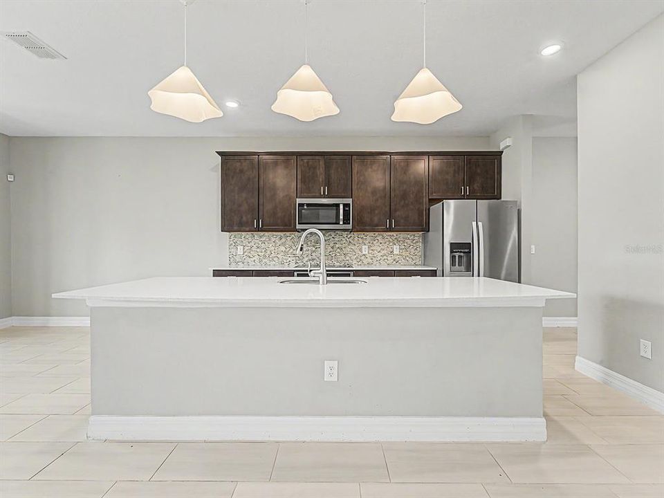 En Venta: $719,900 (4 camas, 3 baños, 3222 Pies cuadrados)