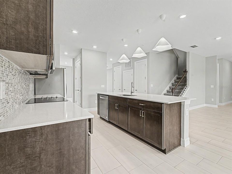 En Venta: $719,900 (4 camas, 3 baños, 3222 Pies cuadrados)