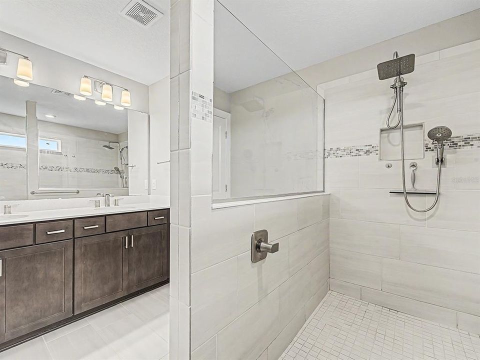 En Venta: $719,900 (4 camas, 3 baños, 3222 Pies cuadrados)