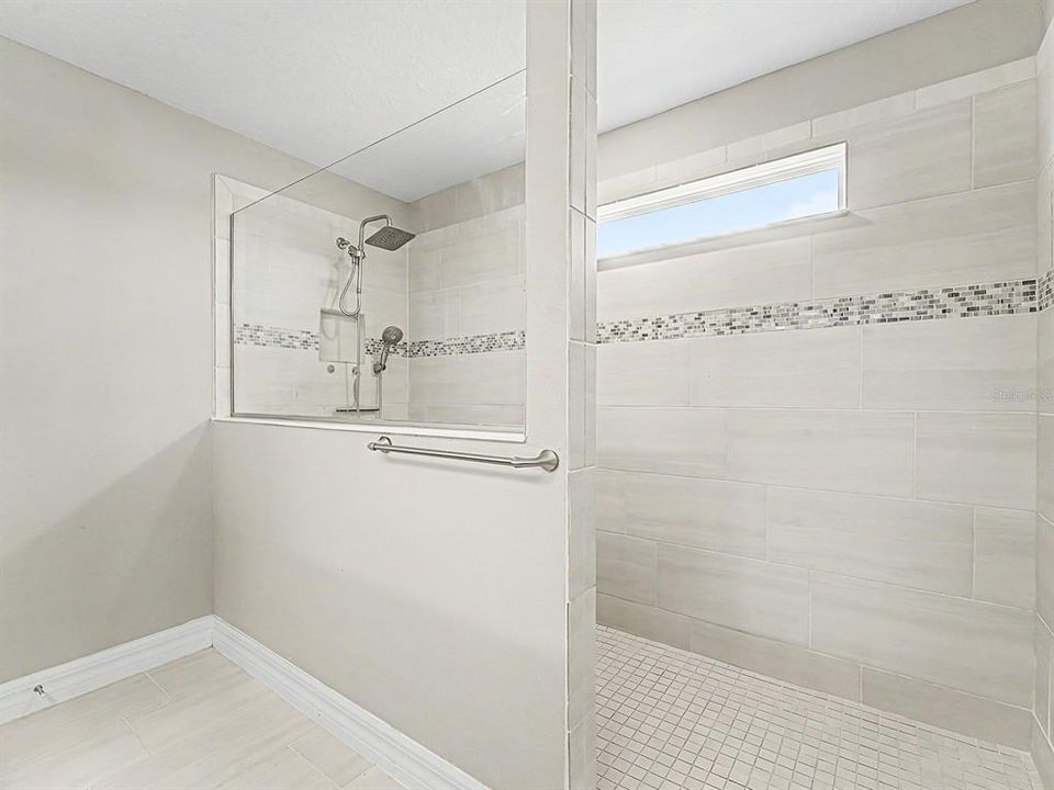 En Venta: $719,900 (4 camas, 3 baños, 3222 Pies cuadrados)