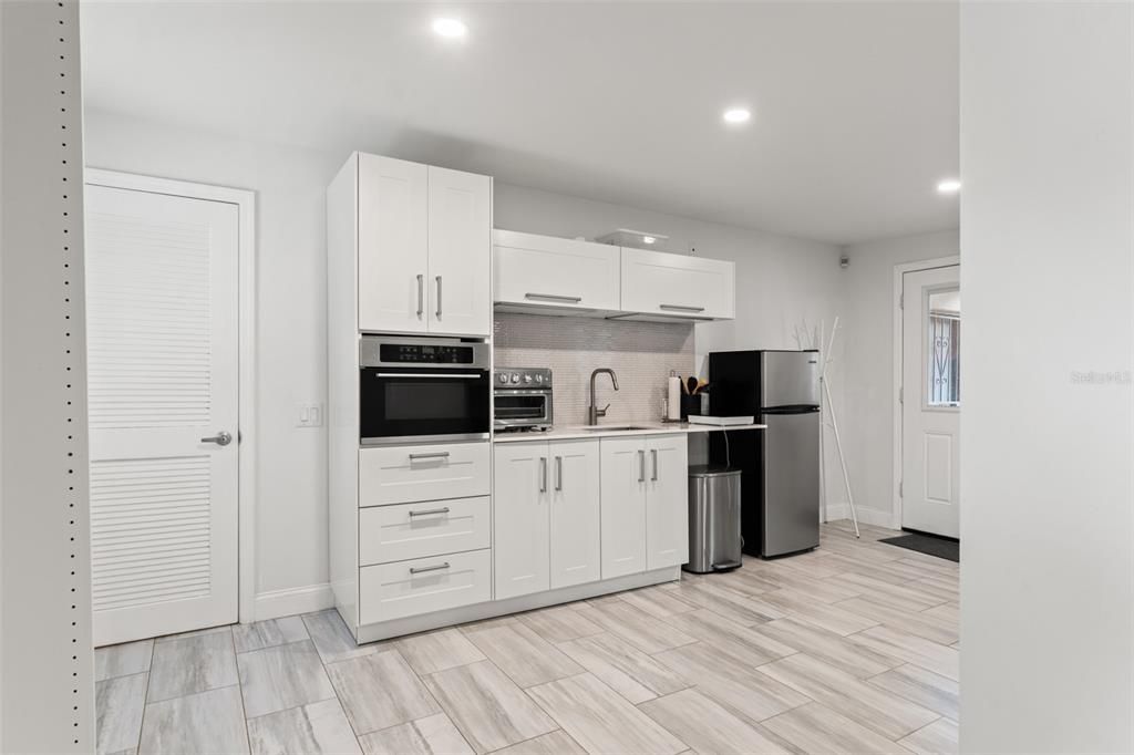 For Rent: $3,500 (4 beds, 3 baths, 1570 Square Feet)