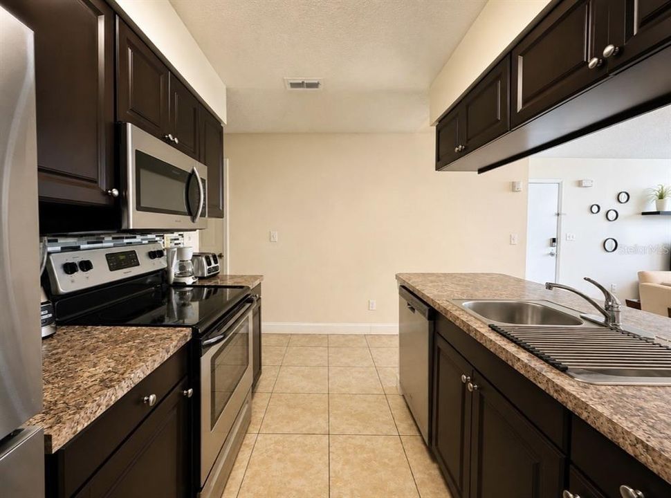 For Sale: $199,000 (3 beds, 2 baths, 1287 Square Feet)