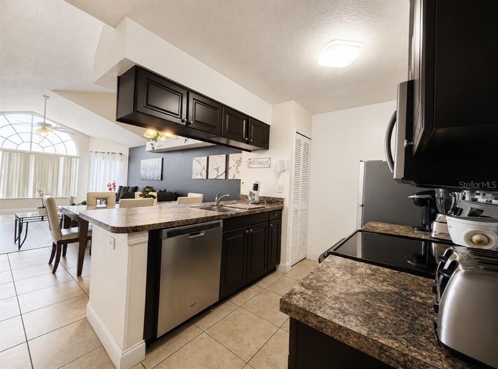 For Sale: $199,000 (3 beds, 2 baths, 1287 Square Feet)