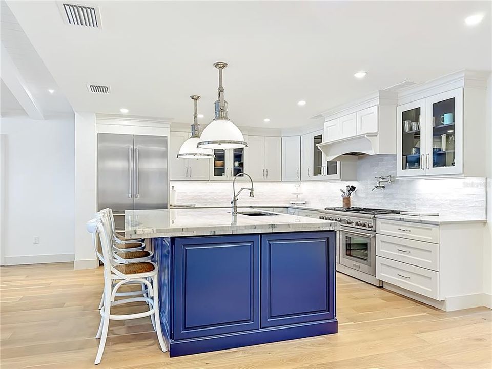 For Sale: $3,950,000 (3 beds, 3 baths, 2645 Square Feet)