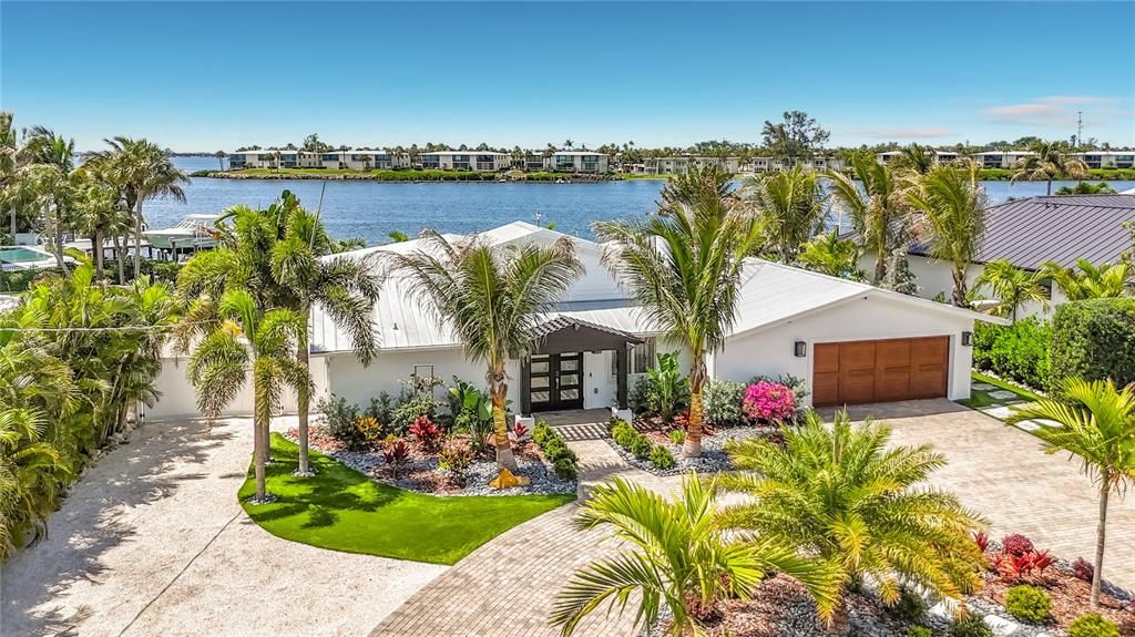 For Sale: $3,950,000 (3 beds, 3 baths, 2645 Square Feet)