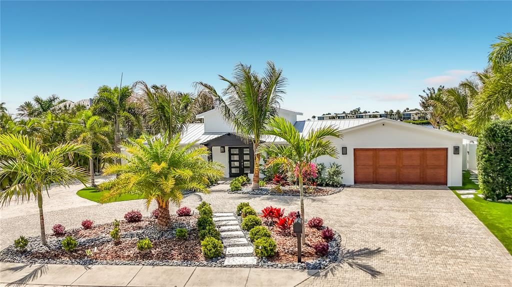 For Sale: $3,950,000 (3 beds, 3 baths, 2645 Square Feet)