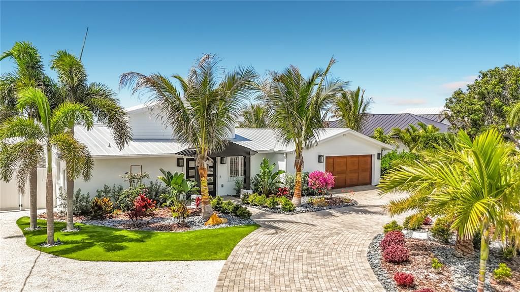 For Sale: $3,950,000 (3 beds, 3 baths, 2645 Square Feet)