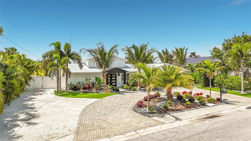 For Sale: $3,950,000 (3 beds, 3 baths, 2645 Square Feet)