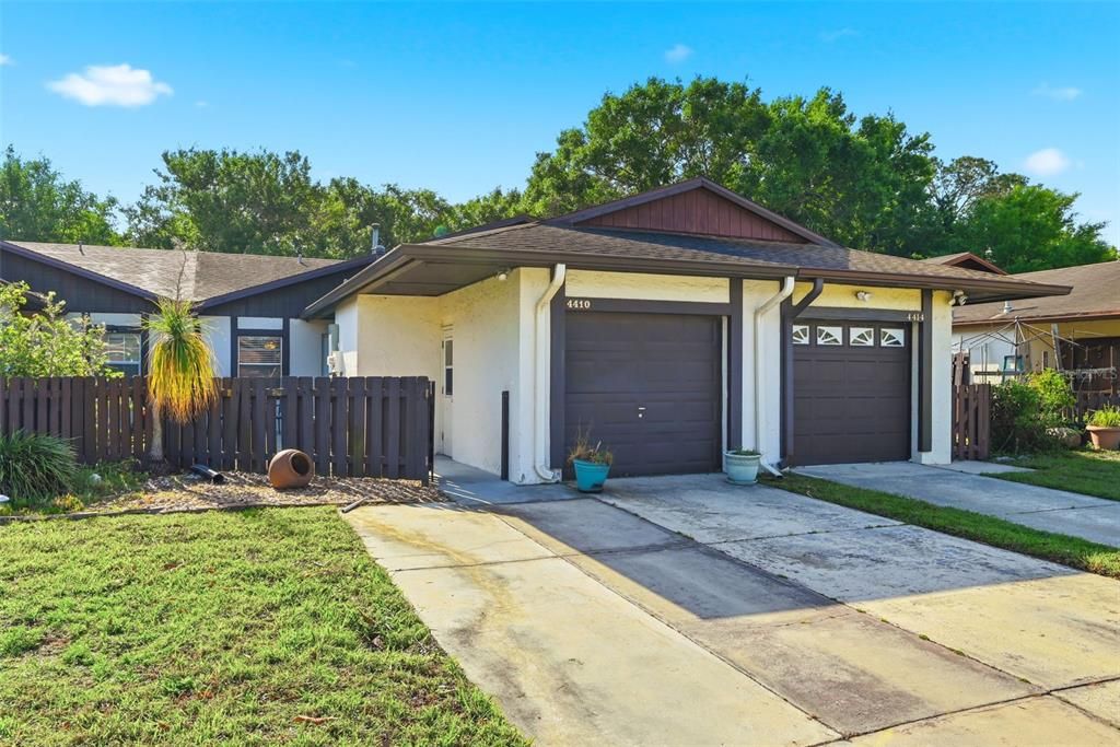 For Rent: $2,250 (2 beds, 2 baths, 957 Square Feet)