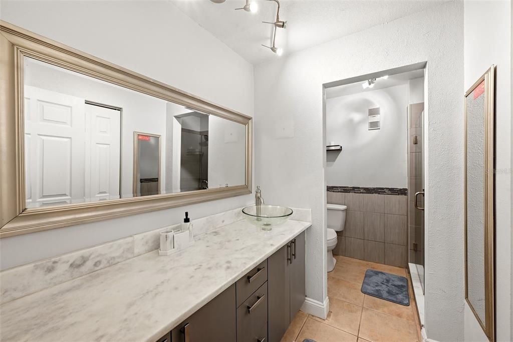 For Rent: $2,250 (2 beds, 2 baths, 957 Square Feet)