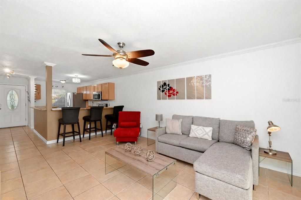 For Rent: $2,250 (2 beds, 2 baths, 957 Square Feet)