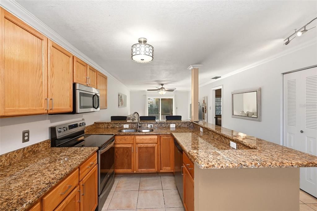 For Rent: $2,250 (2 beds, 2 baths, 957 Square Feet)