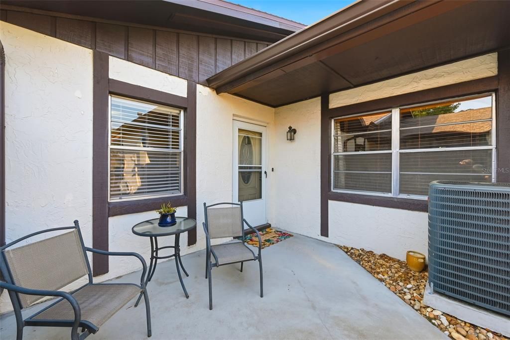 For Rent: $2,250 (2 beds, 2 baths, 957 Square Feet)
