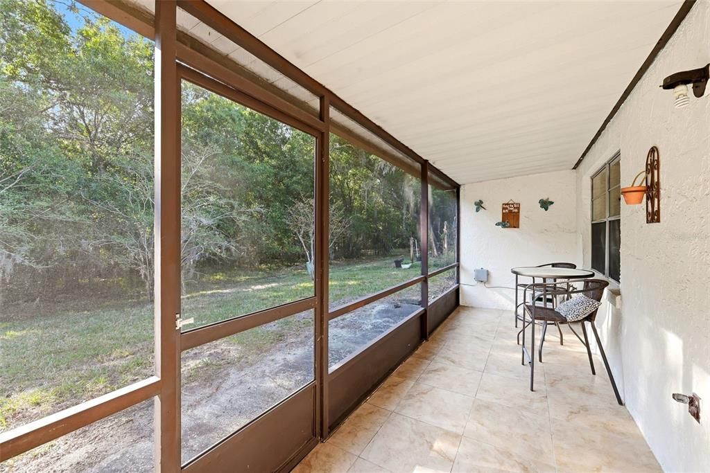For Rent: $2,250 (2 beds, 2 baths, 957 Square Feet)