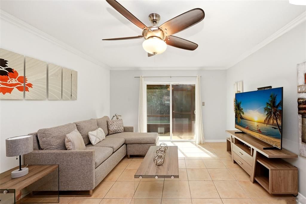 For Rent: $2,250 (2 beds, 2 baths, 957 Square Feet)