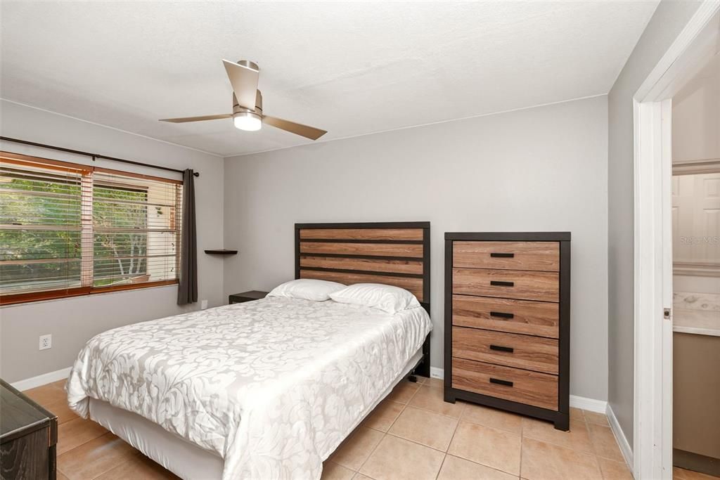 For Rent: $2,250 (2 beds, 2 baths, 957 Square Feet)