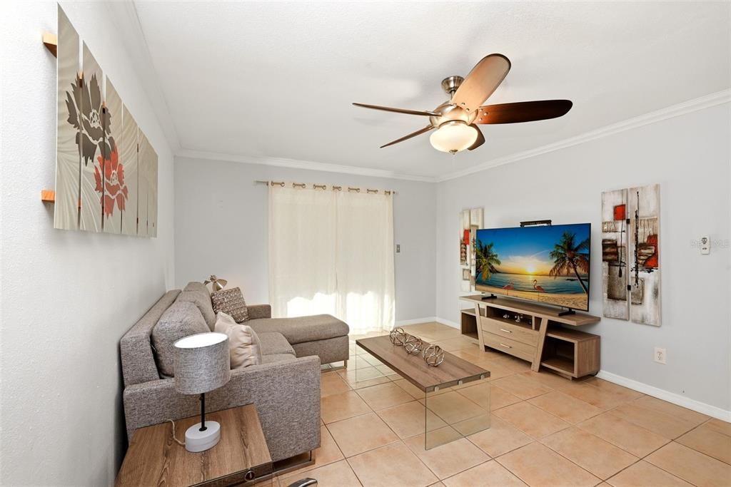 For Rent: $2,250 (2 beds, 2 baths, 957 Square Feet)
