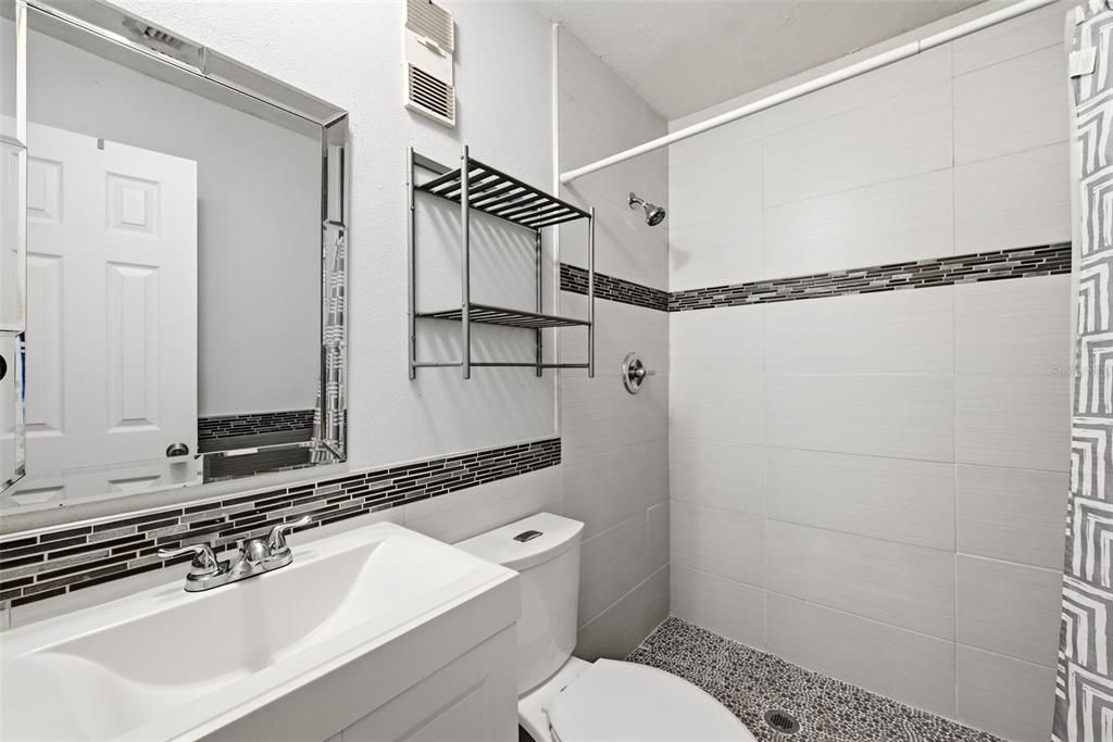 For Rent: $2,250 (2 beds, 2 baths, 957 Square Feet)