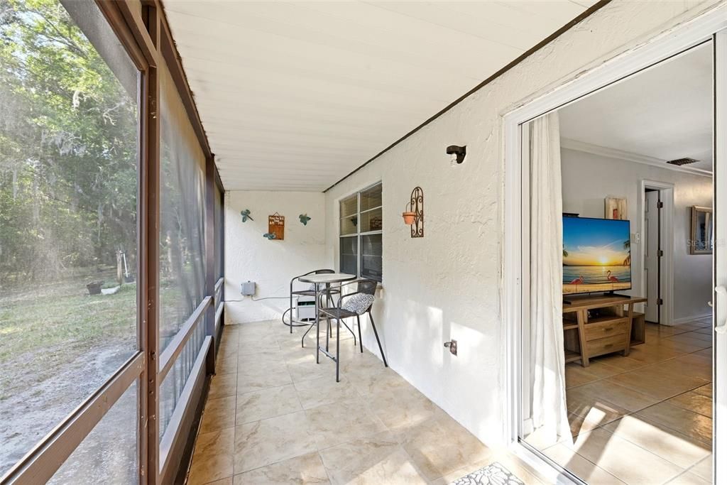 For Rent: $2,250 (2 beds, 2 baths, 957 Square Feet)