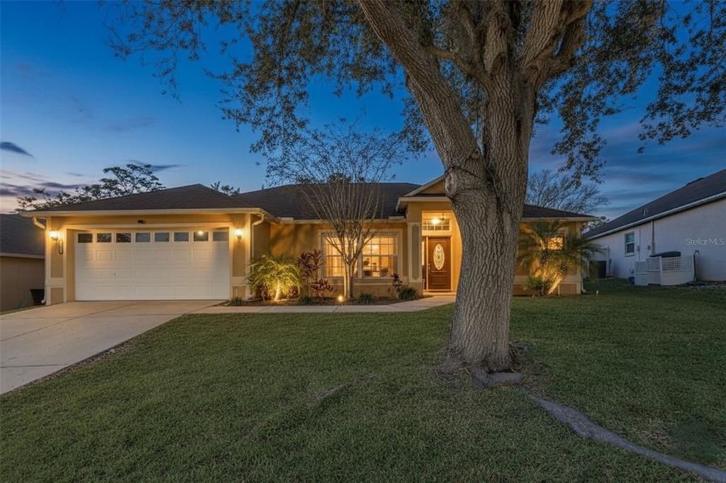For Sale: $359,995 (4 beds, 2 baths, 1912 Square Feet)