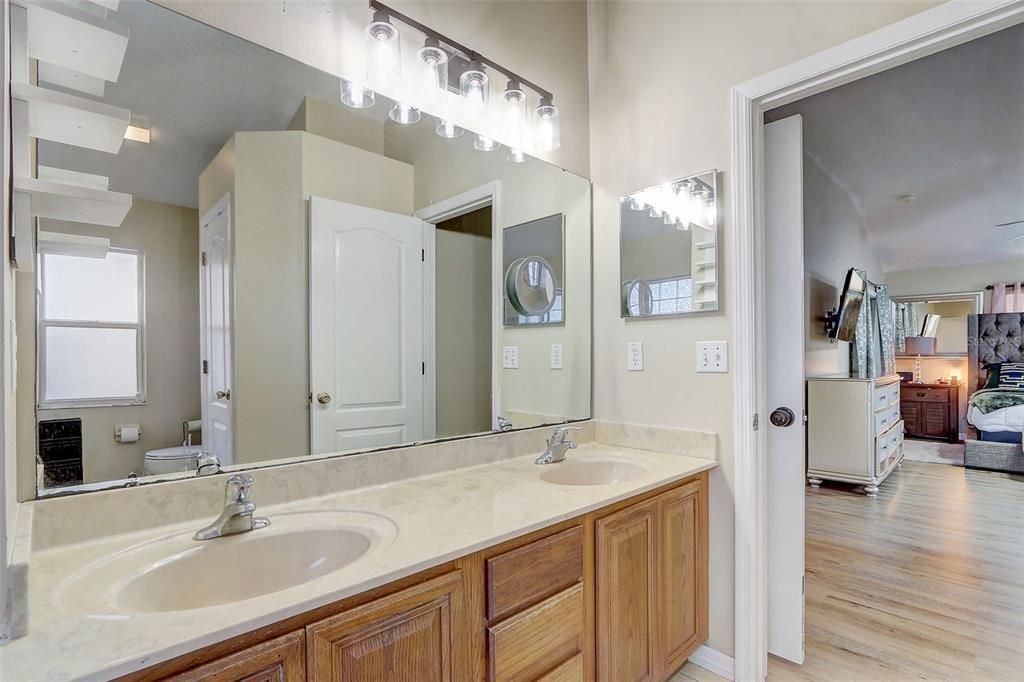 For Sale: $359,995 (4 beds, 2 baths, 1912 Square Feet)