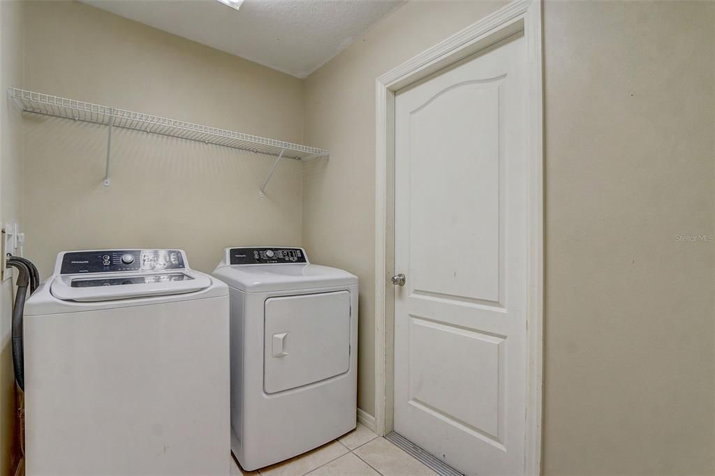 For Sale: $359,995 (4 beds, 2 baths, 1912 Square Feet)