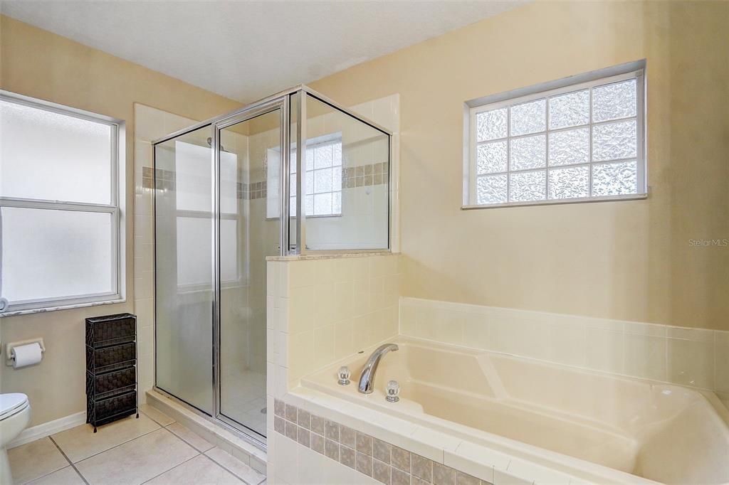 For Sale: $359,995 (4 beds, 2 baths, 1912 Square Feet)