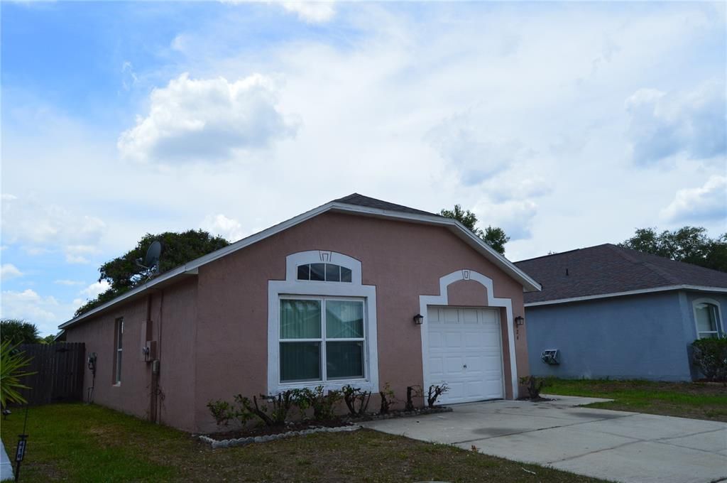 For Sale: $359,000 (3 beds, 2 baths, 1222 Square Feet)