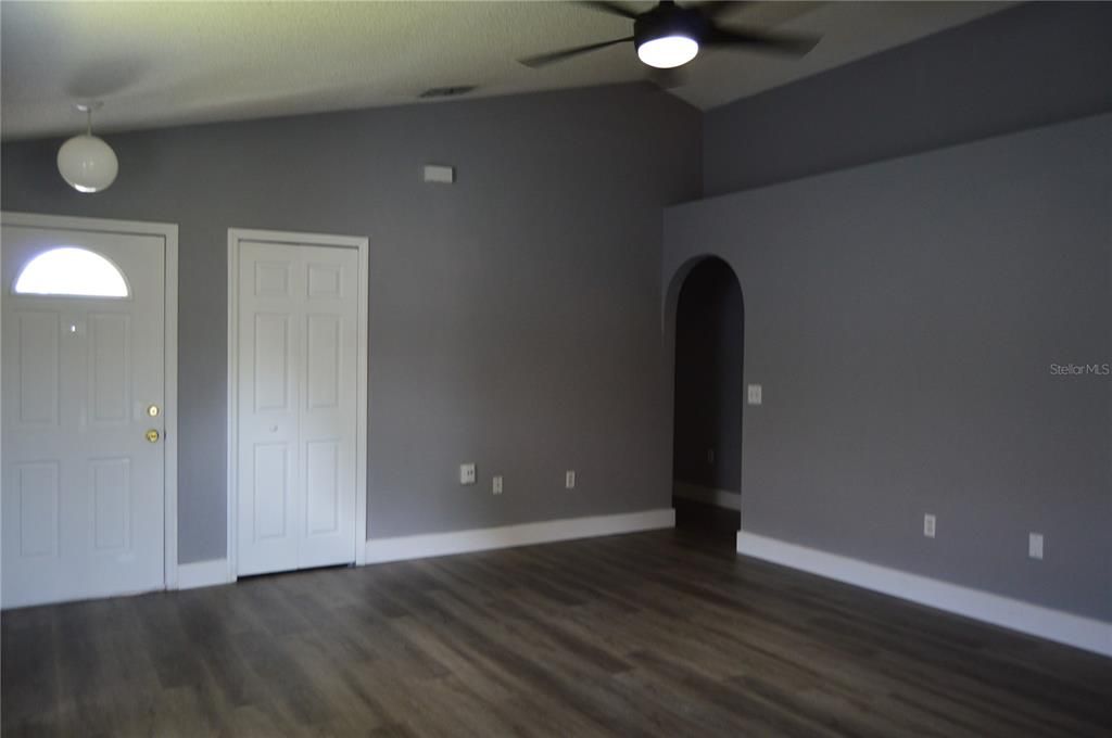 For Sale: $359,000 (3 beds, 2 baths, 1222 Square Feet)