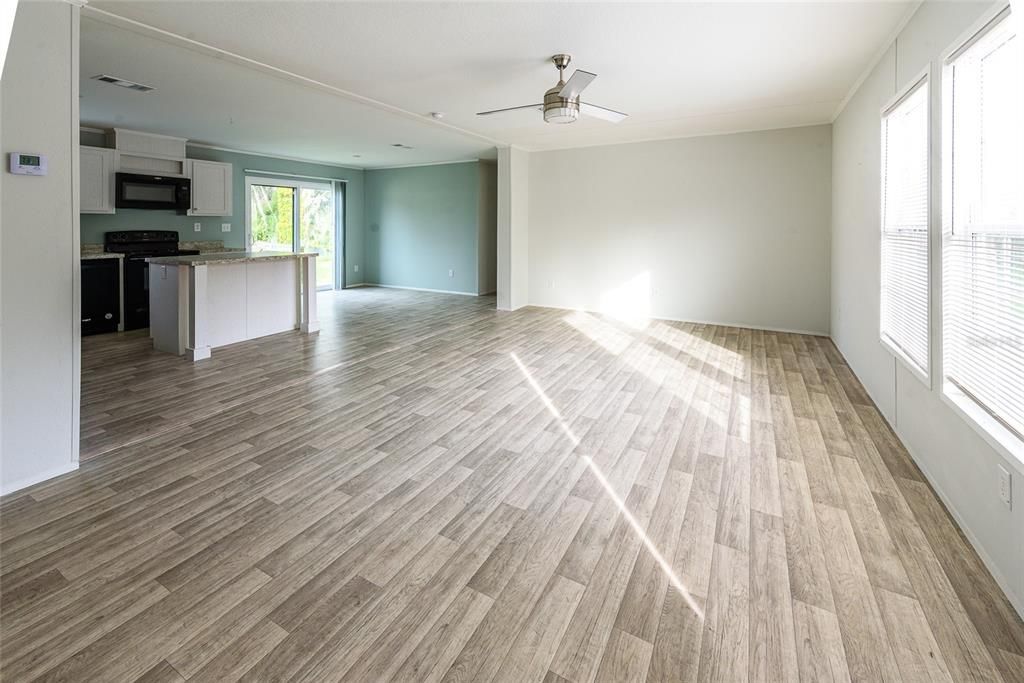 For Rent: $1,900 (3 beds, 2 baths, 1568 Square Feet)