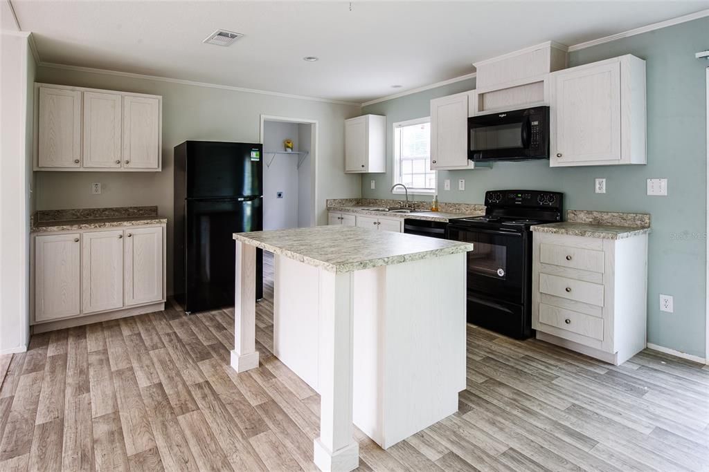 For Rent: $1,900 (3 beds, 2 baths, 1568 Square Feet)