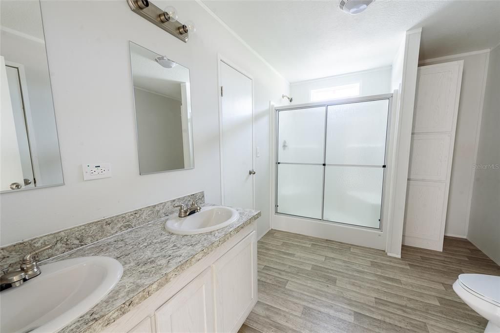 For Rent: $1,900 (3 beds, 2 baths, 1568 Square Feet)