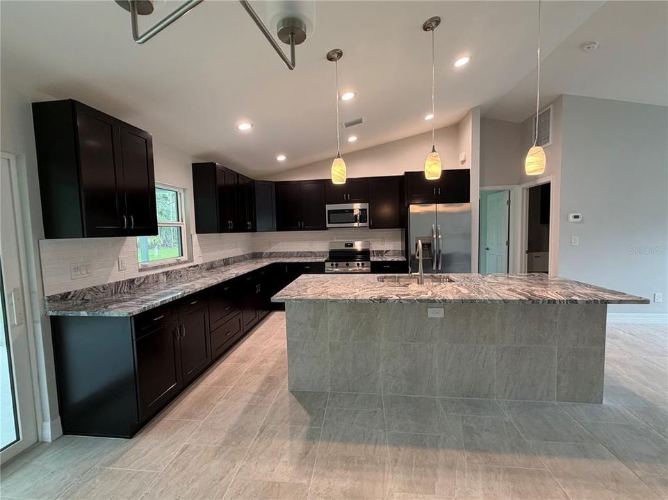 Active With Contract: $325,000 (3 beds, 2 baths, 1437 Square Feet)