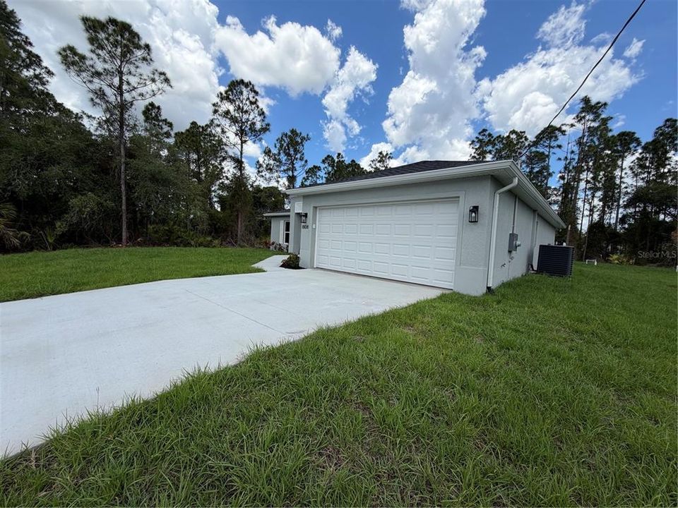 Active With Contract: $325,000 (3 beds, 2 baths, 1437 Square Feet)