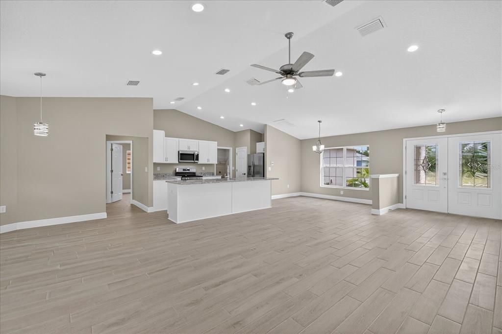 Activo con contrato: $335,000 (3 camas, 2 baños, 1686 Pies cuadrados)