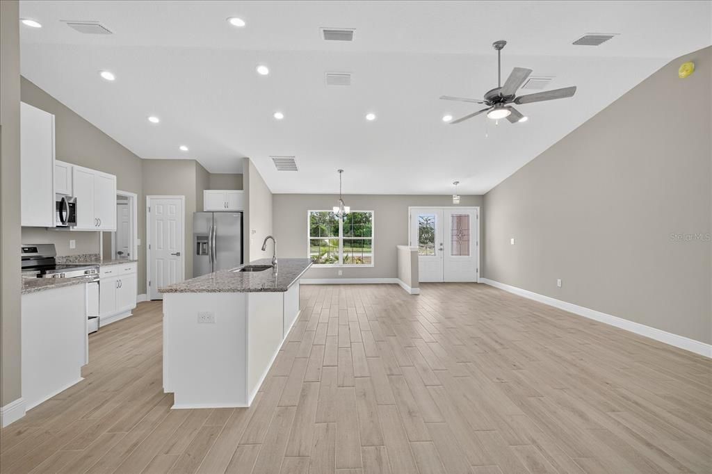 Activo con contrato: $335,000 (3 camas, 2 baños, 1686 Pies cuadrados)