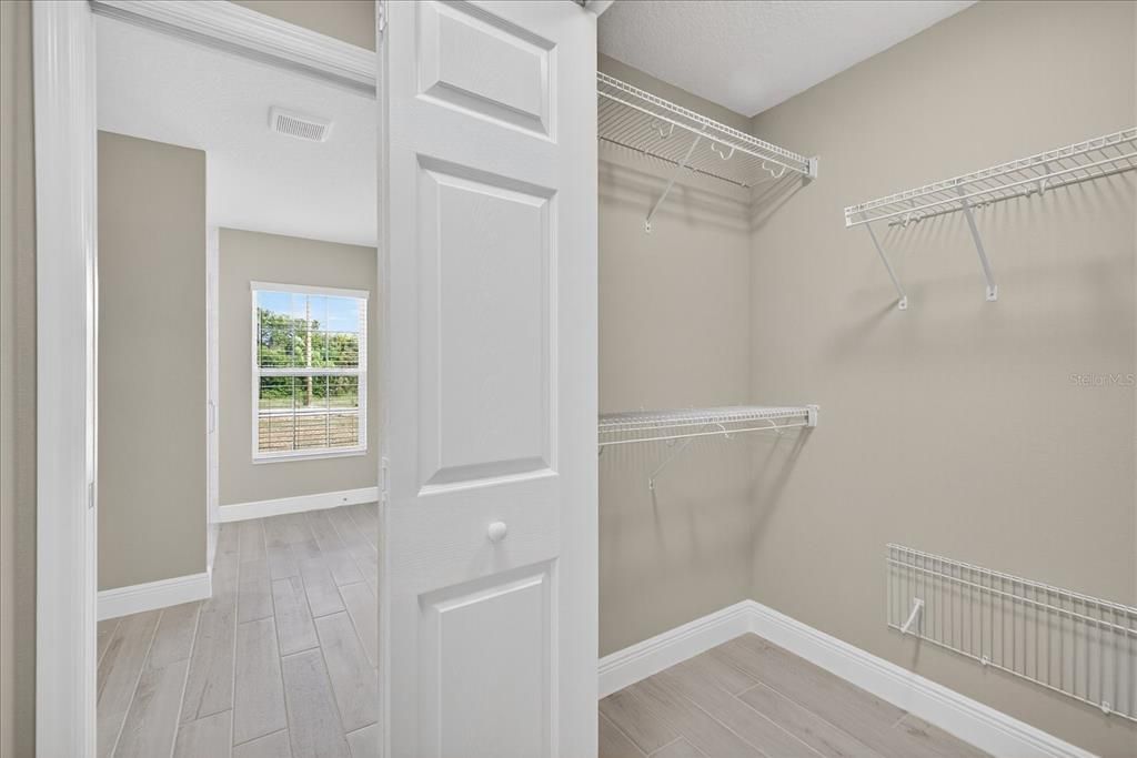 Activo con contrato: $335,000 (3 camas, 2 baños, 1686 Pies cuadrados)